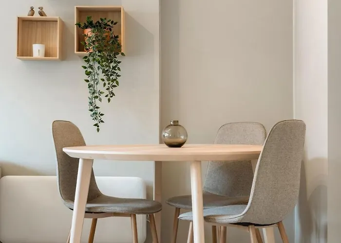 With 2 Bedrooms And Balcony Апартаменты *