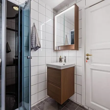 With 2 Bedrooms And Balcony