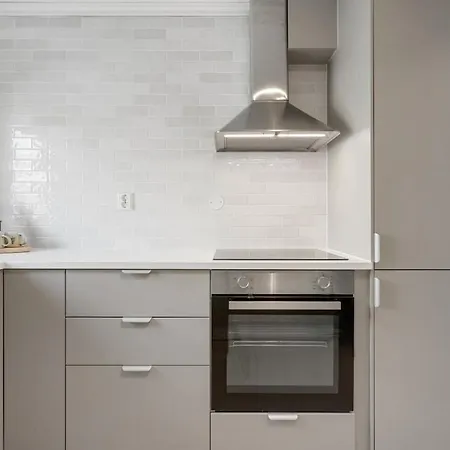 公寓 With 2 Bedrooms And Balcony *