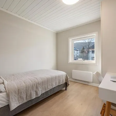 With 2 Bedrooms And Balcony Apartament *