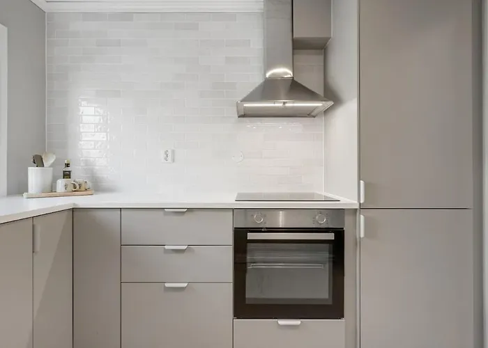 Apartment With 2 Bedrooms And Balcony *